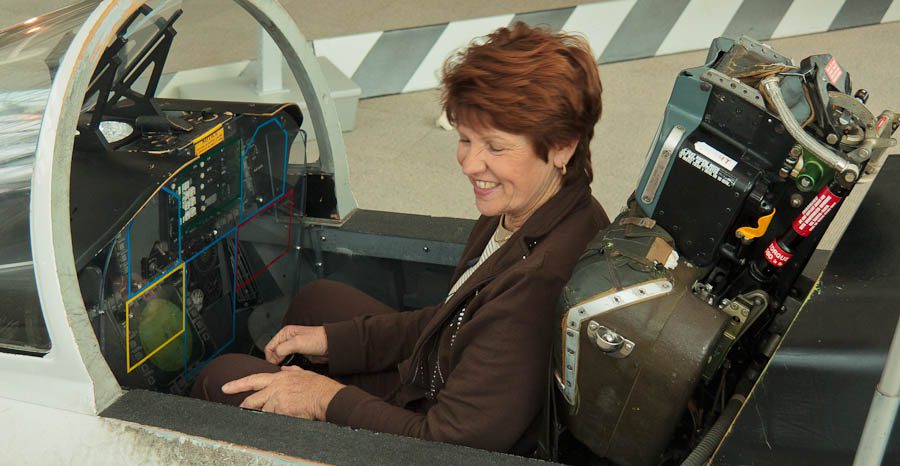 MB tries her hand at the controls of an F-16 hornet